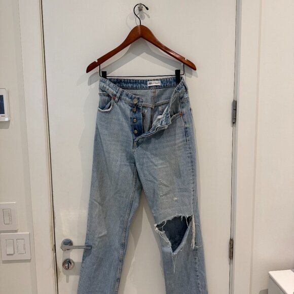 ZARA High-Waisted Straight Jeans – Light Wash Distressed (Size 26) - Picture 2 of 3